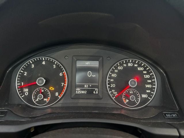2010 Volkswagen Eos 2dr Convertible Lux - 23068233 - 10