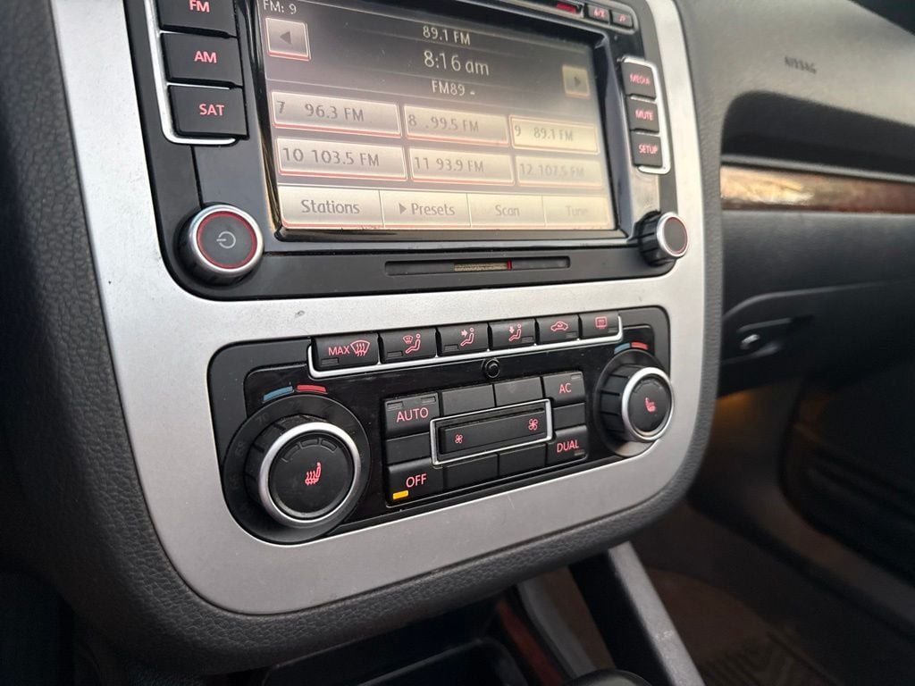 2010 Volkswagen Eos 2dr Convertible Lux - 23068233 - 13