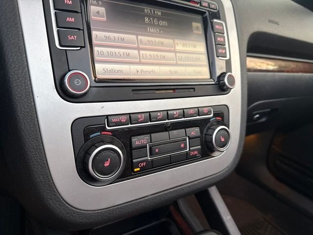 2010 Volkswagen Eos 2dr Convertible Lux - 23068233 - 13