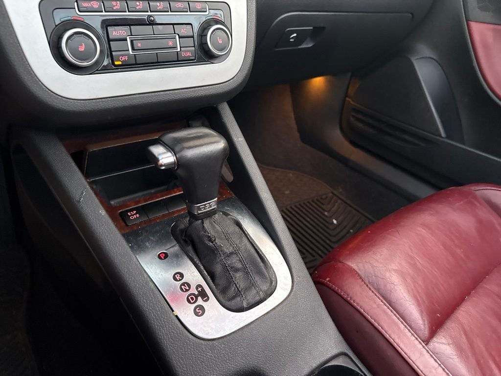 2010 Volkswagen Eos 2dr Convertible Lux - 23068233 - 14