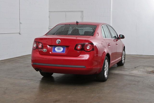 2010 Volkswagen Jetta Sedan 4dr DSG TDI - 12272950 - 26
