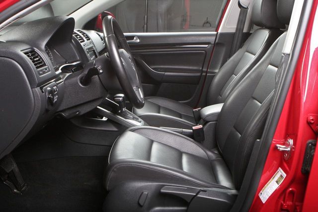 2010 Volkswagen Jetta Sedan 4dr DSG TDI - 12272950 - 37