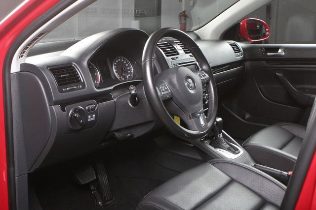 2010 Volkswagen Jetta Sedan 4dr DSG TDI - 12272950 - 38