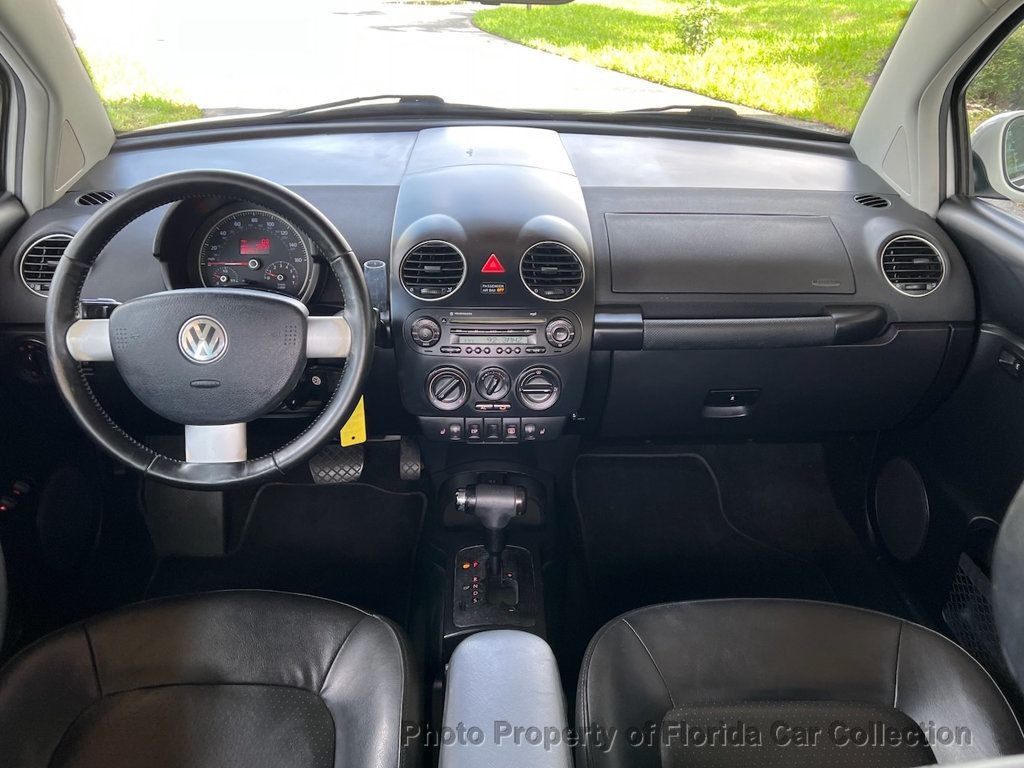 2010 Volkswagen Beetle photo 11