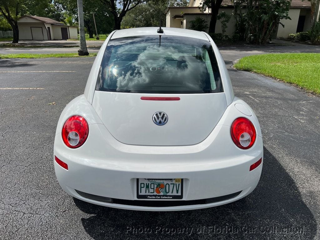 2010 Volkswagen Beetle photo 14