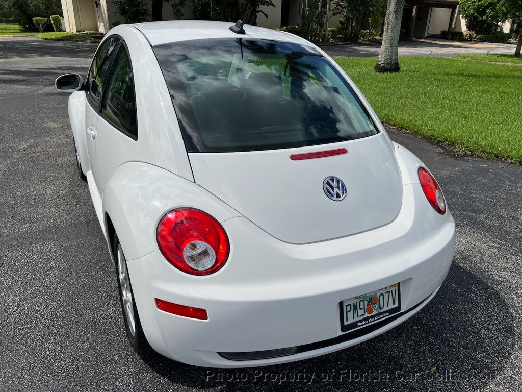 2010 Volkswagen Beetle photo 17