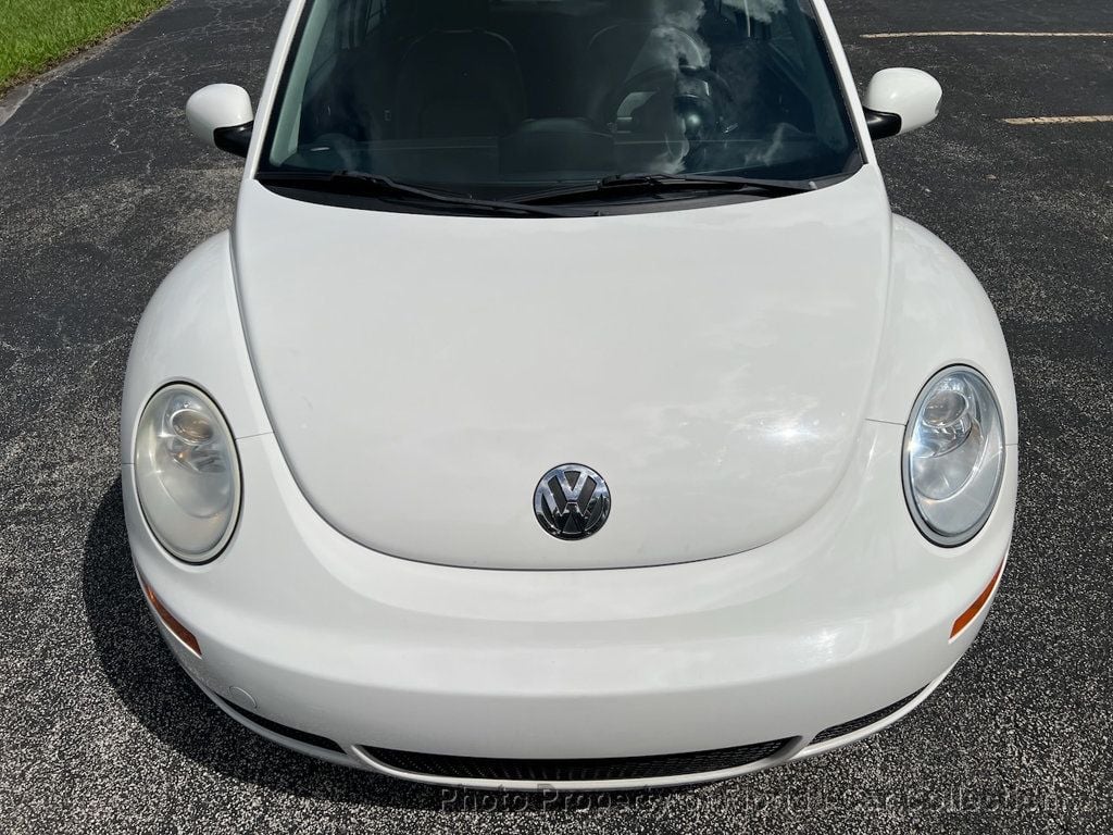 2010 Volkswagen Beetle photo 19