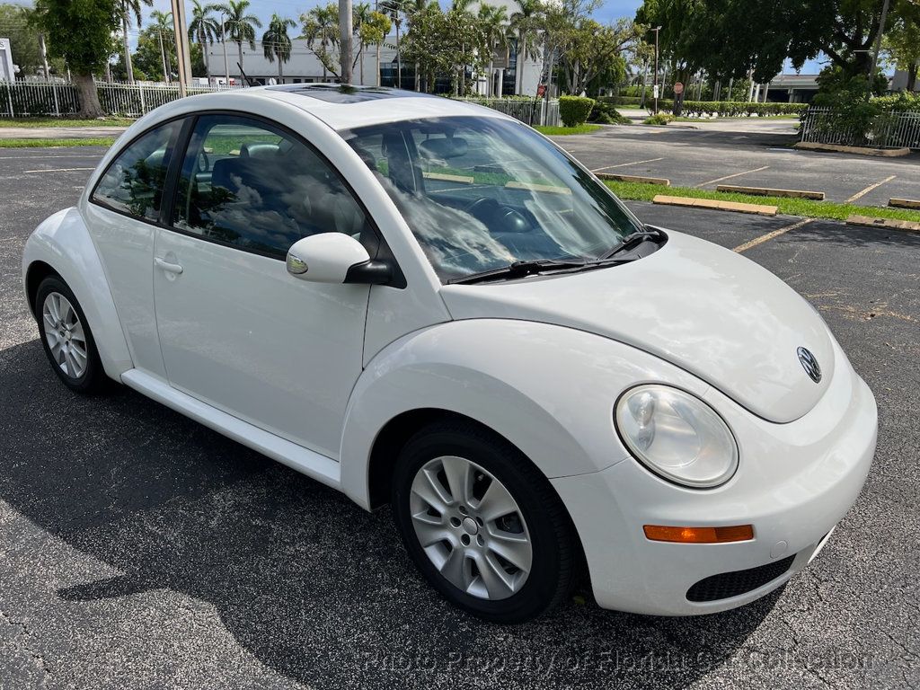 2010 Volkswagen Beetle photo 2