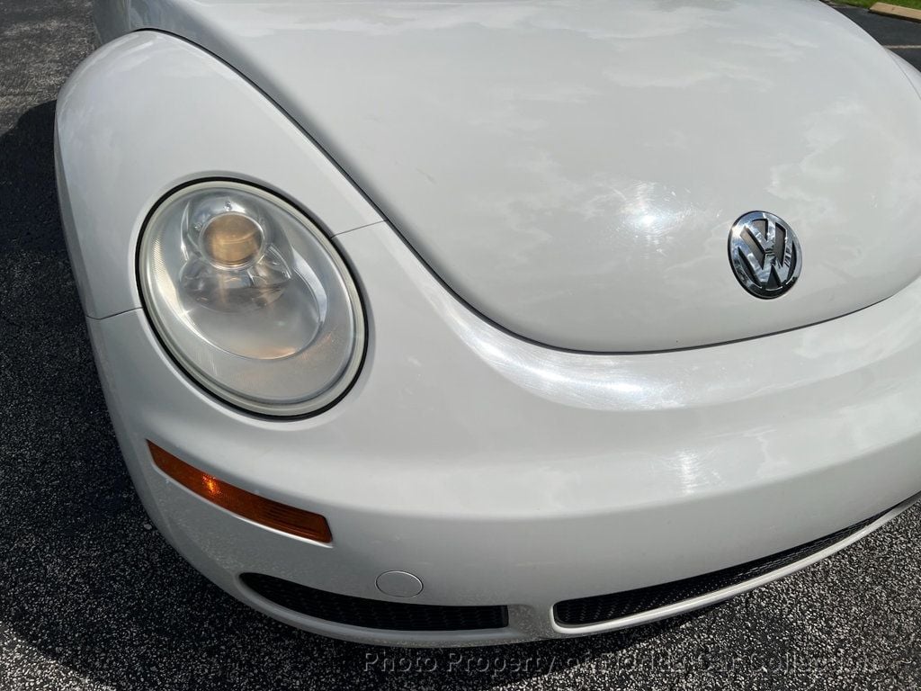 2010 Volkswagen Beetle photo 21