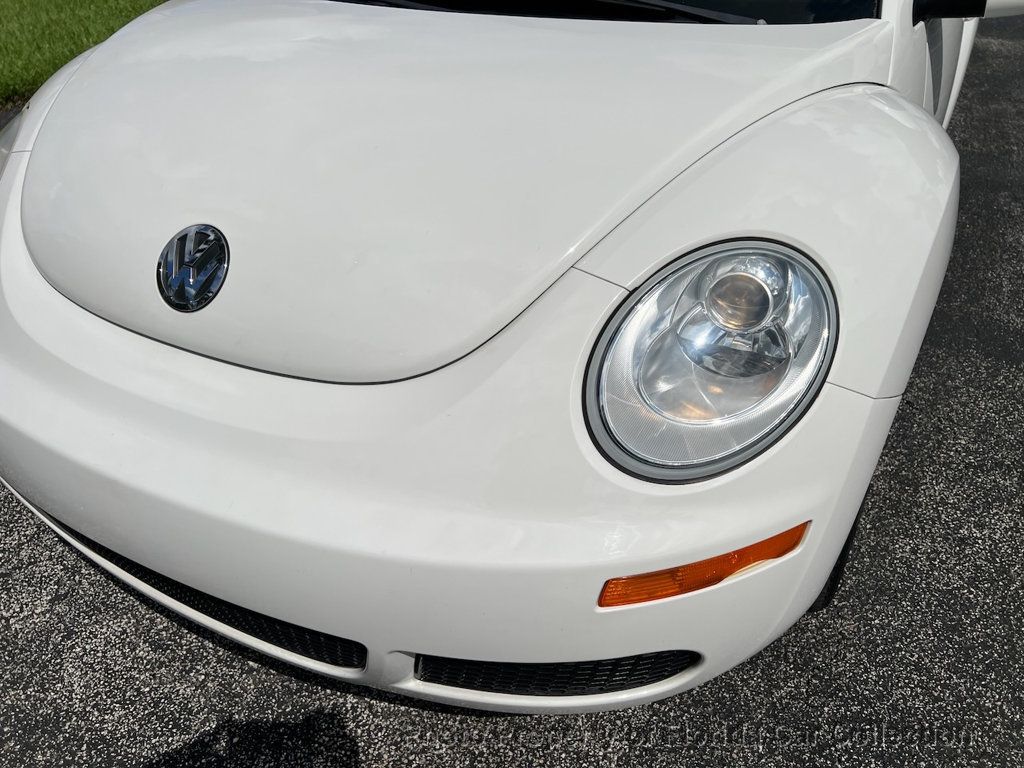 2010 Volkswagen Beetle photo 22