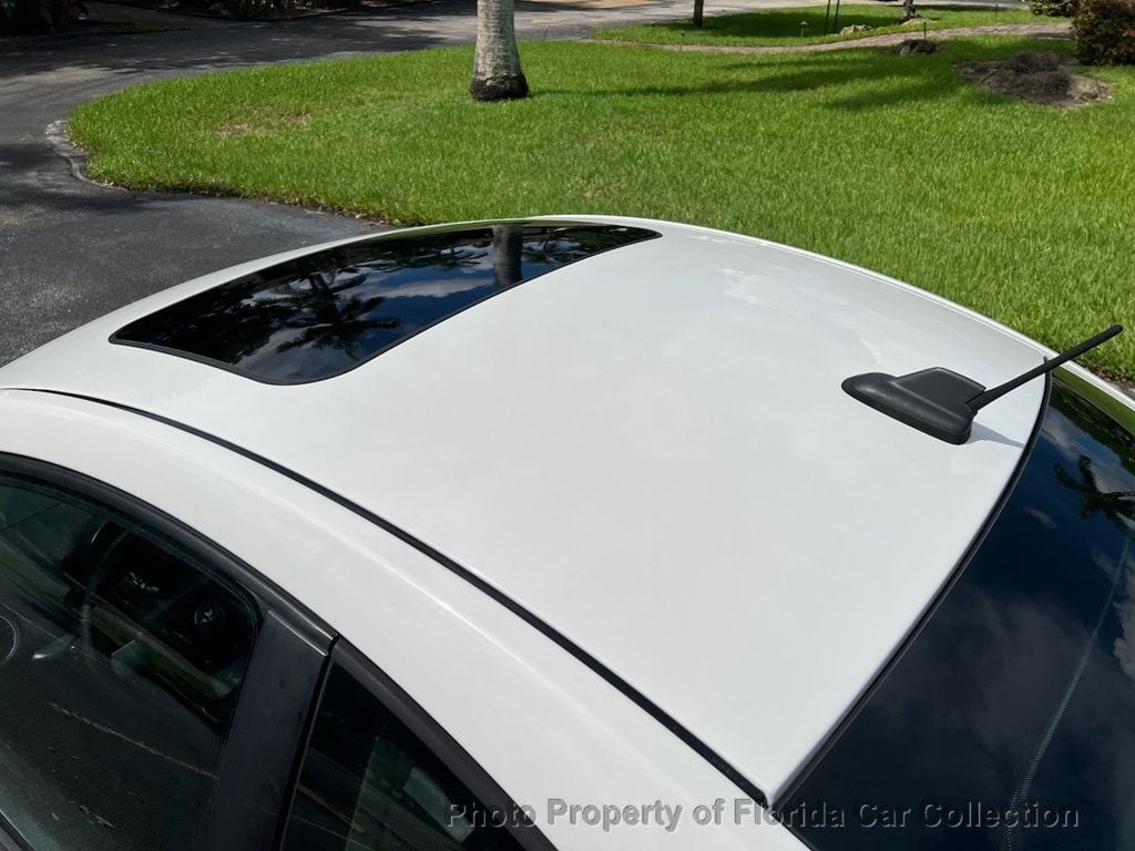 2010 Volkswagen Beetle photo 27