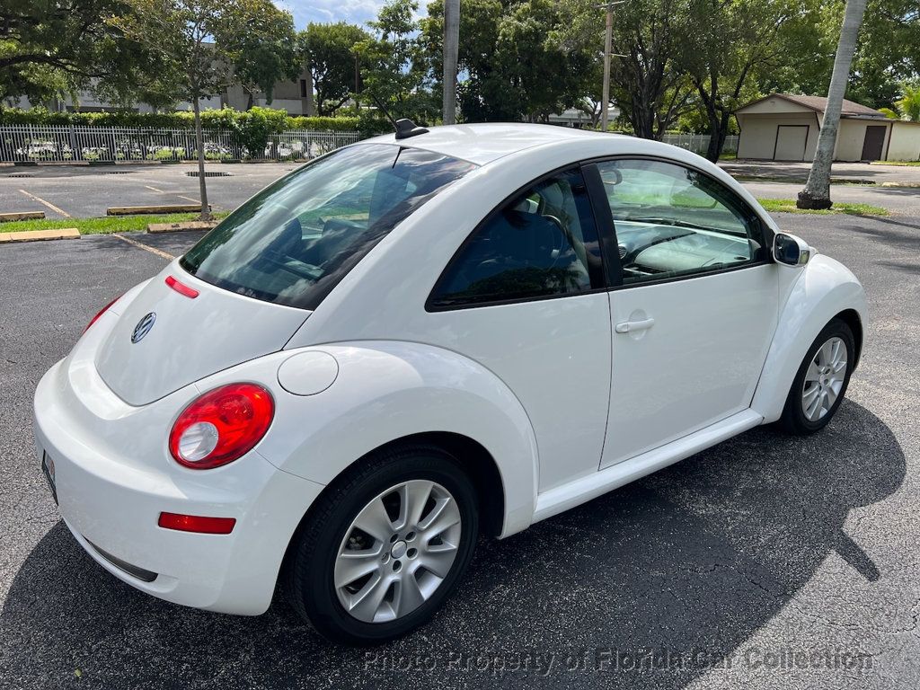 2010 Volkswagen Beetle photo 4