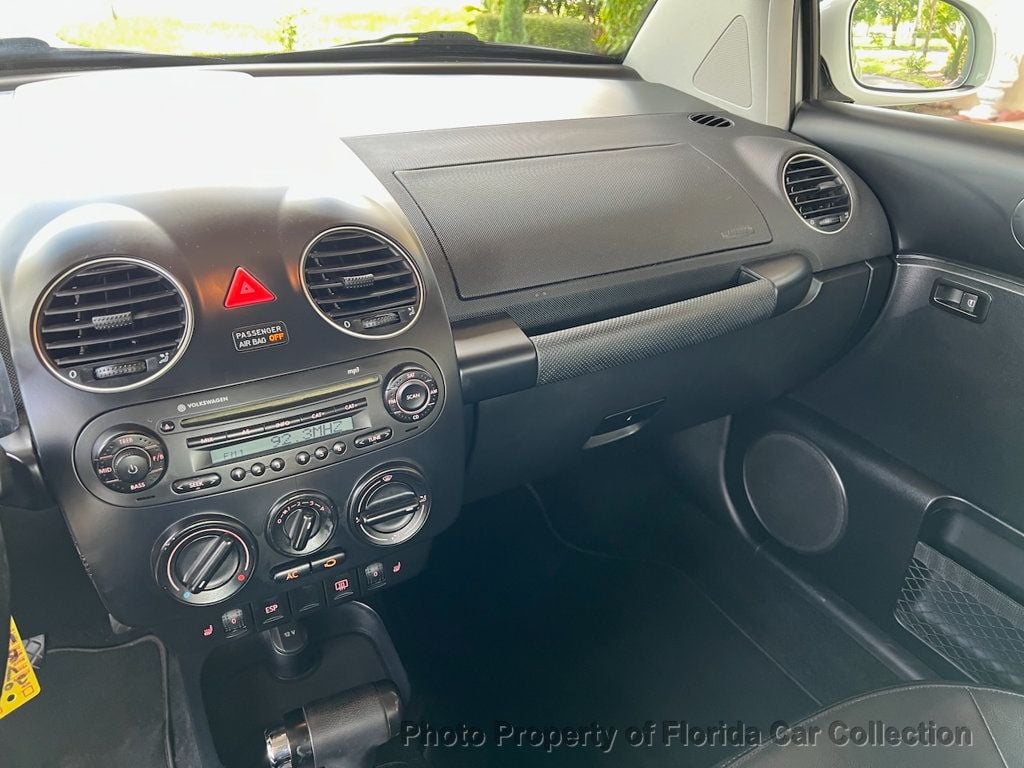 2010 Volkswagen Beetle photo 39