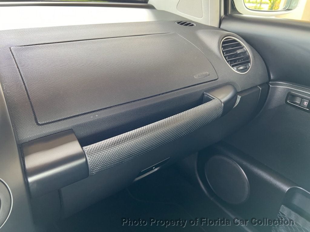 2010 Volkswagen Beetle photo 46