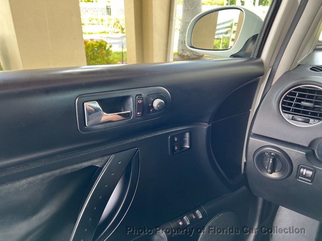 2010 Volkswagen Beetle photo 48