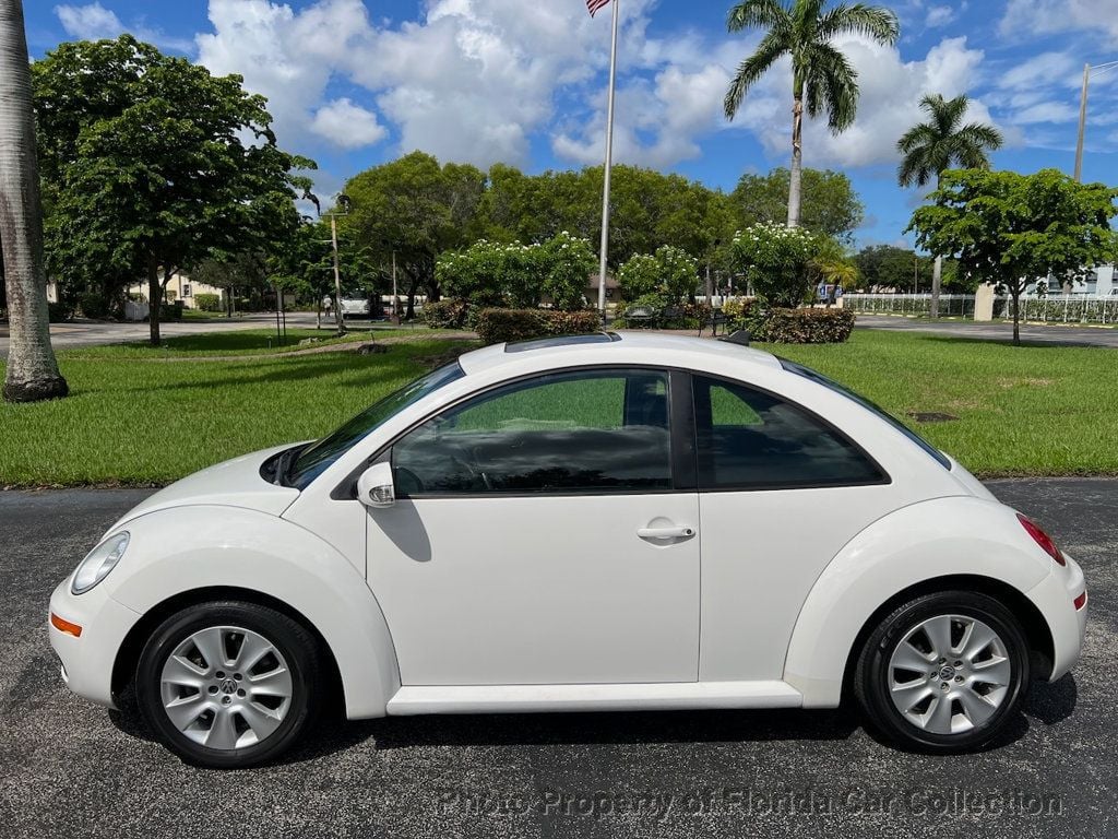 2010 Volkswagen Beetle photo 5