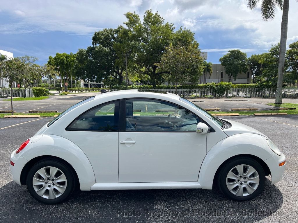 2010 Volkswagen Beetle photo 6