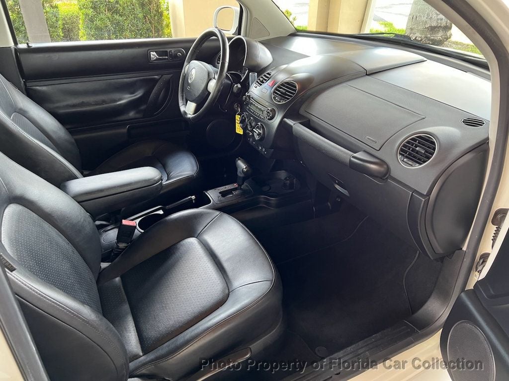 2010 Volkswagen Beetle photo 9