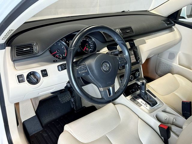 2010 Volkswagen Passat Sedan 4dr DSG Komfort FWD - 23040252 - 19