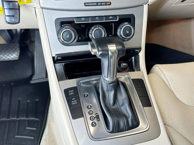 2010 Volkswagen Passat Sedan 4dr DSG Komfort FWD - 23040252 - 24