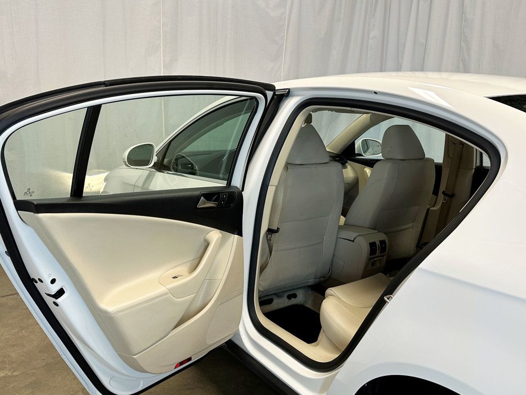 2010 Volkswagen Passat Sedan 4dr DSG Komfort FWD - 23040252 - 28