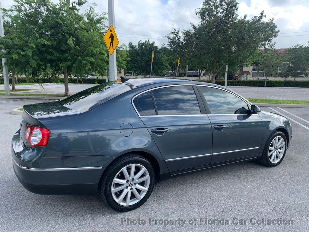 2010 Volkswagen Passat Sedan DSG Komfort FWD - 22688589 - 21