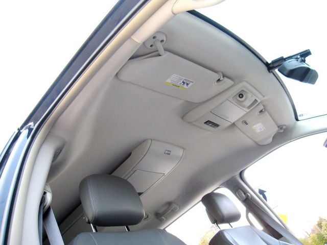 2010 Volkswagen Routan SE - 22656635 - 23