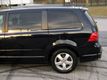 2010 Volkswagen Routan SE - 22656635 - 7