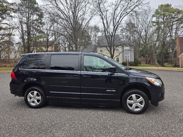 2010 Volkswagen Routan SE - 22967186 - 9
