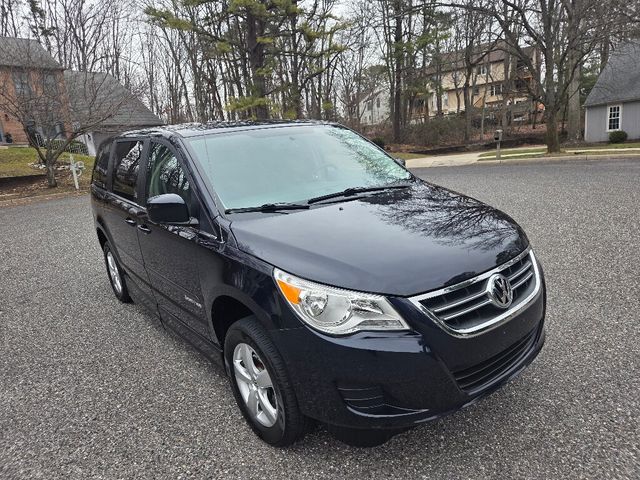 2010 Volkswagen Routan SE - 22967186 - 10