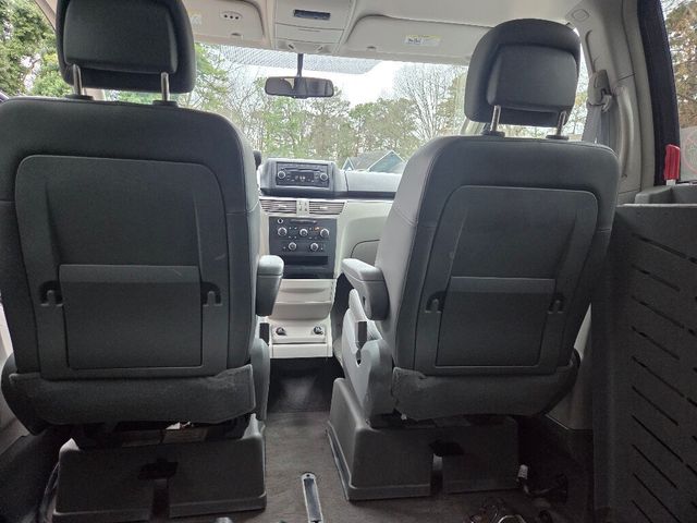 2010 Volkswagen Routan SE - 22967186 - 12