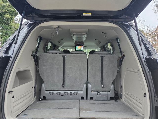 2010 Volkswagen Routan SE - 22967186 - 15