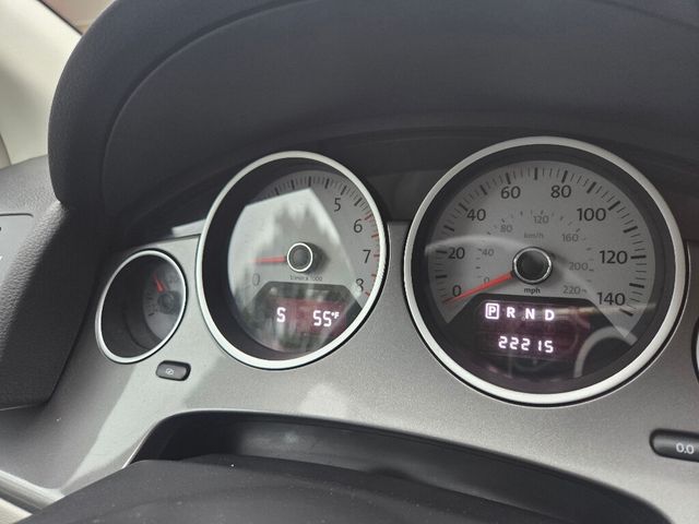 2010 Volkswagen Routan SE - 22967186 - 21