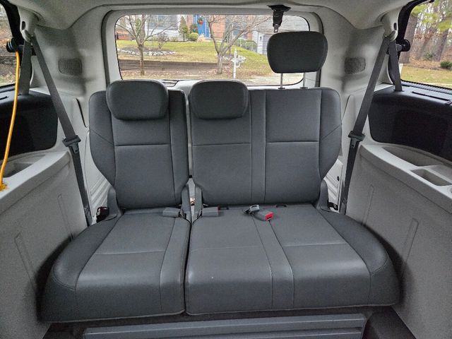 2010 Volkswagen Routan SE - 22967186 - 3