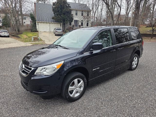 2010 Volkswagen Routan SE - 22967186 - 4