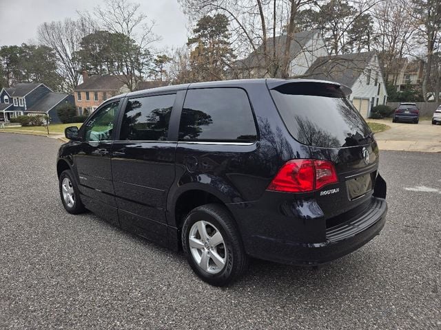 2010 Volkswagen Routan SE - 22967186 - 6