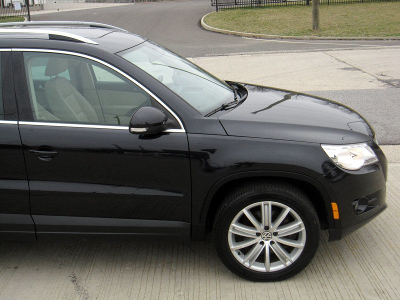 2010 Volkswagen Tiguan SE - 22356756 - 9