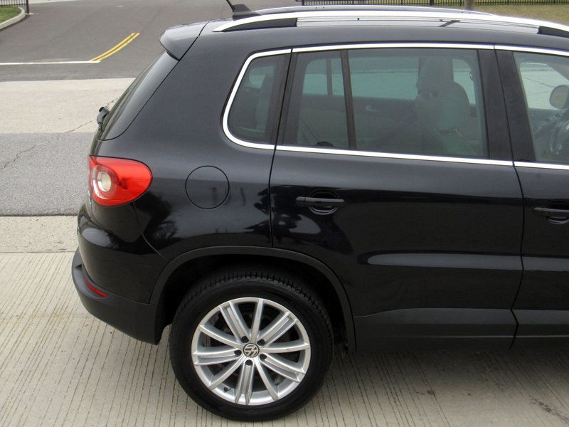 2010 Volkswagen Tiguan SE - 22356756 - 10