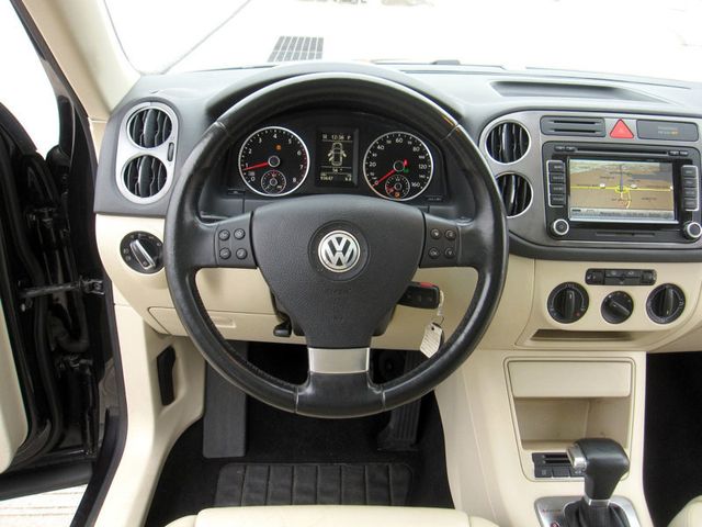 2010 Volkswagen Tiguan SE - 22356756 - 18