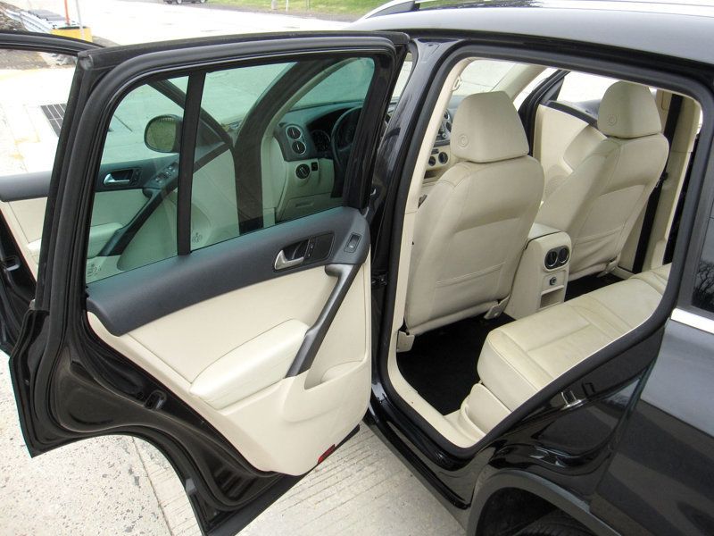 2010 Volkswagen Tiguan SE - 22356756 - 25