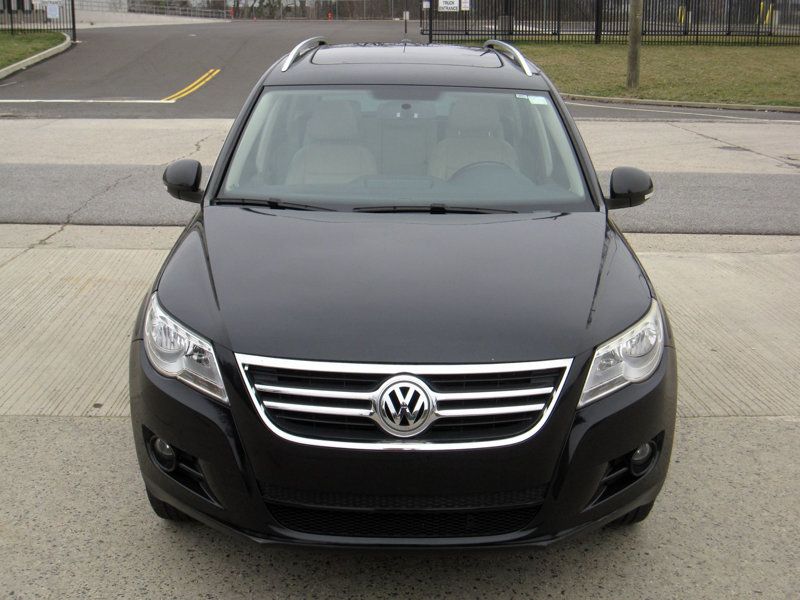 2010 Volkswagen Tiguan SE - 22356756 - 4