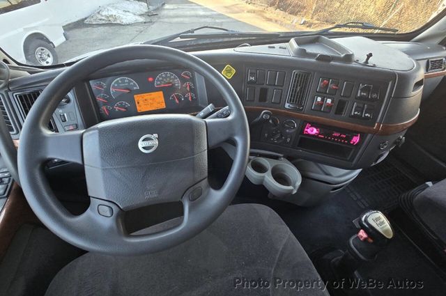 2010 Volvo VNL 6X4 2dr Conventional New Generation - 22997381 - 24