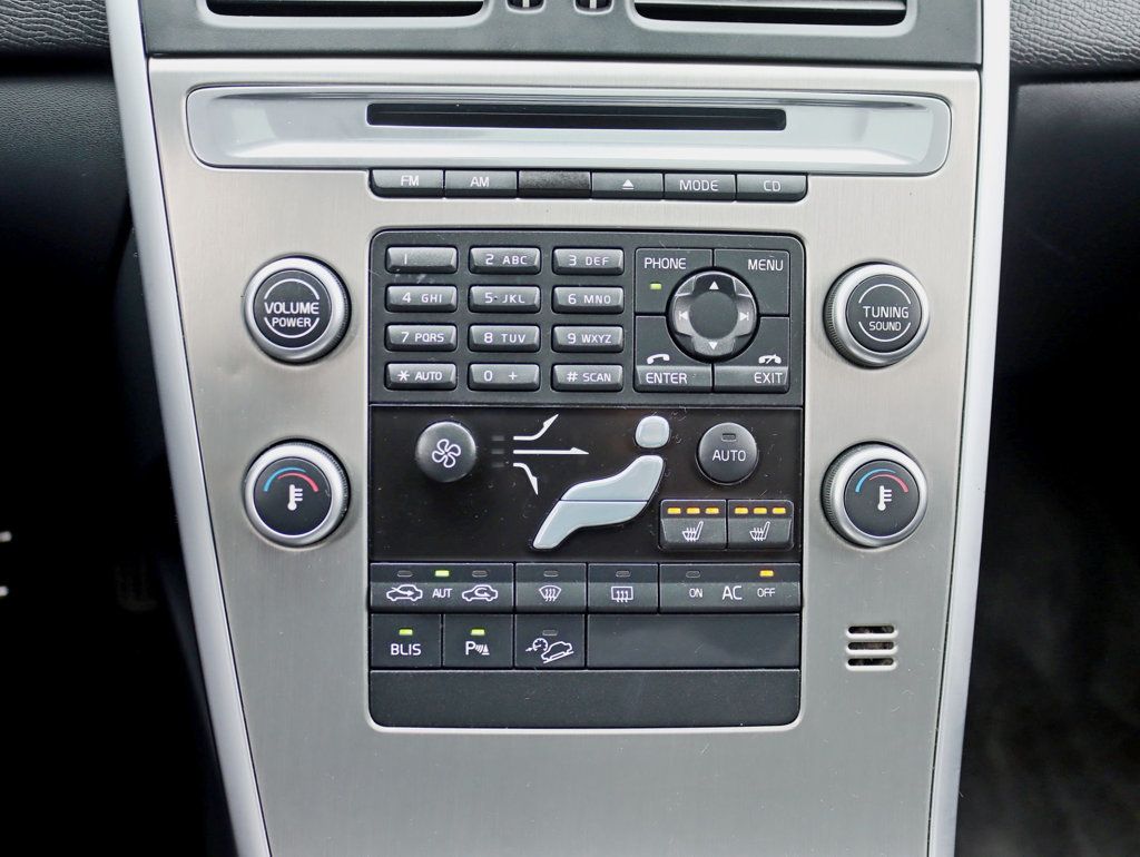 2010 Volvo XC60 AWD T6 4dr 3.0T w/ Panoramic Roof - 22994354 - 17