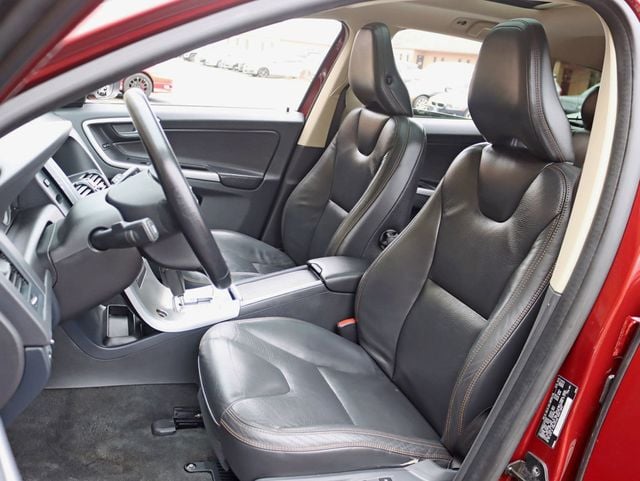 2010 Volvo XC60 AWD T6 4dr 3.0T w/ Panoramic Roof - 22994354 - 20