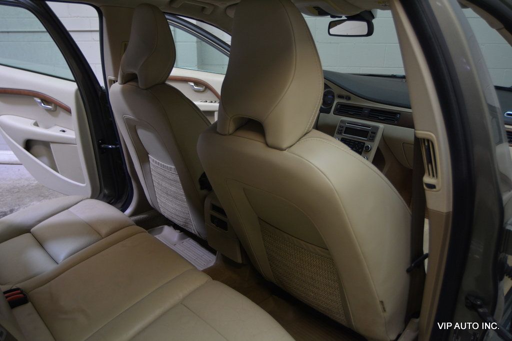 2010 Volvo XC70 3.2 Wagon 4D - 22979626 - 18