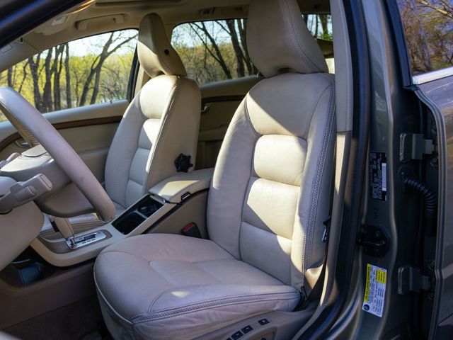 2010 Volvo XC70 Dealer serviced - 23004015 - 29