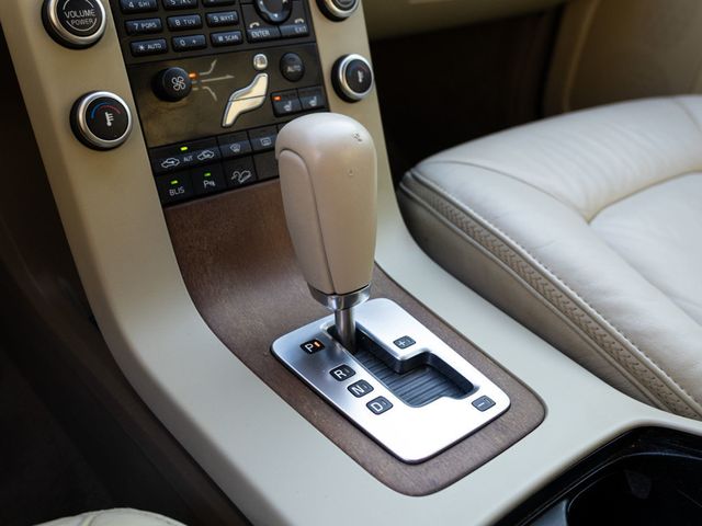 2010 Volvo XC70 Dealer serviced - 23004015 - 34