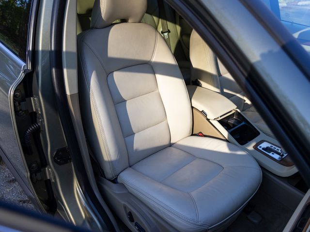 2010 Volvo XC70 Dealer serviced - 23004015 - 37