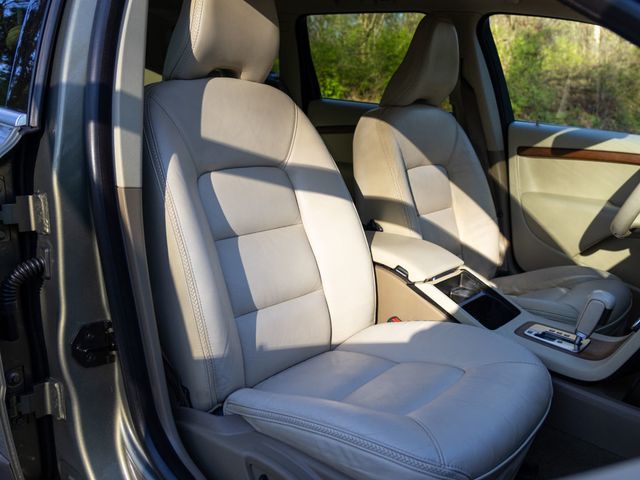 2010 Volvo XC70 Dealer serviced - 23004015 - 38