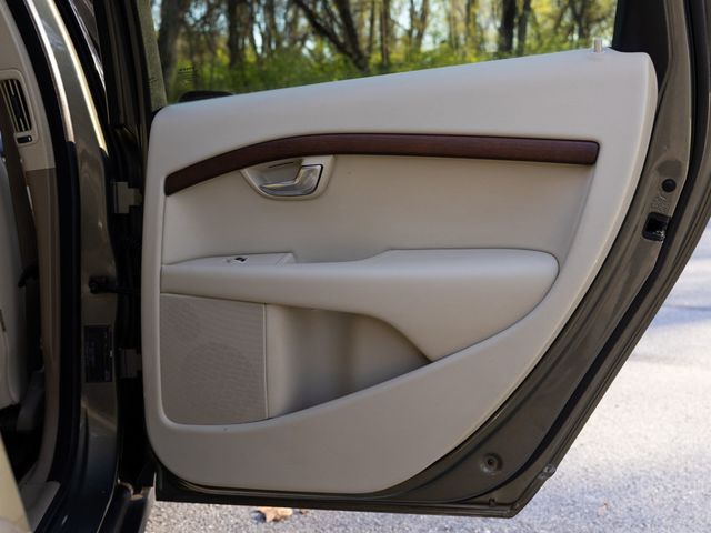 2010 Volvo XC70 Dealer serviced - 23004015 - 39